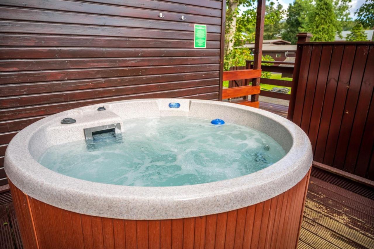Birch Lodge 13 With Hot Tub Newton Stewart Bagian luar foto