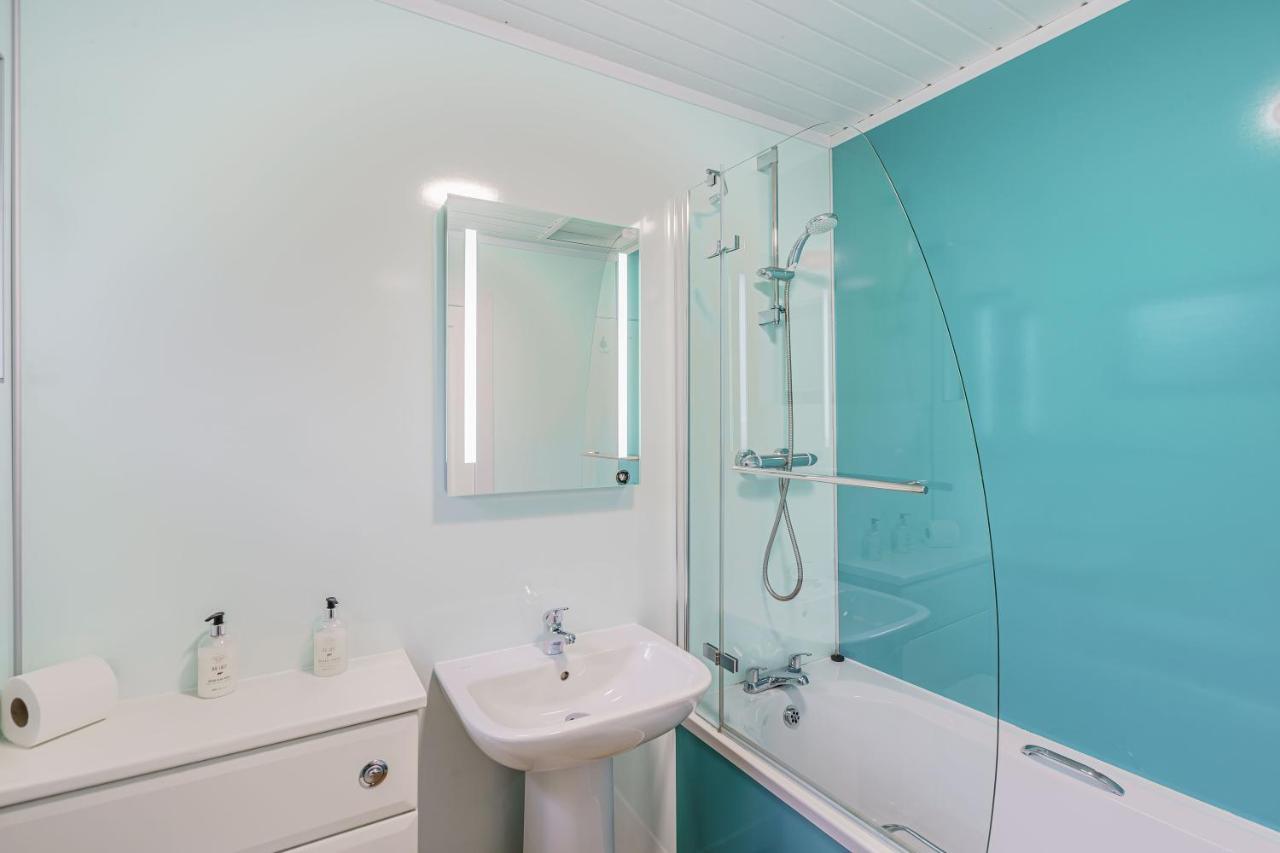 Birch Lodge 13 With Hot Tub Newton Stewart Bagian luar foto